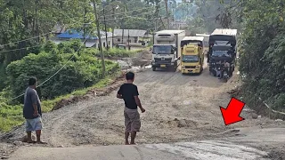 Batu Jomba road is badly damaged, the cracks are getting higher