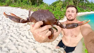 Hand Spearing Monster Crab Catch n Cook