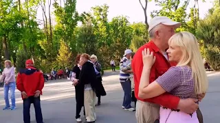 СМЕРЕКОВА ХАТА! ТАНЦЫ В ПАРКЕ ГОРЬКОГО ХАРЬКОВ МИРНЫЙ