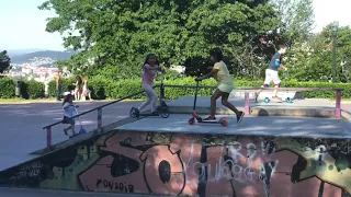 Patinando en el skatepark de Vigo con el skooter ðð