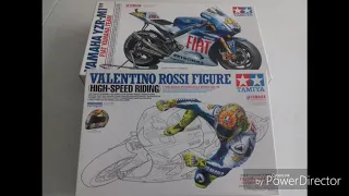 Unboxing tamiya yamaha yzr m1 fiat yamaha team + Valentino Rossi figure