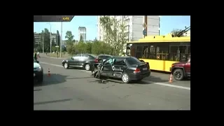 АВТО ЧП. Карколомна потрійна ДТП у Києві: є постраждалий