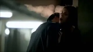 3x19 - Elena kisses Damon - sa prevodom :)