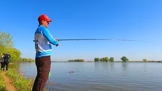 Тысячи рыбаков на реке Рыбалка в Астрахани Вобла