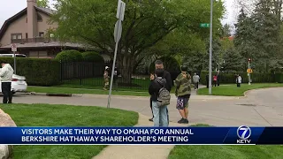 Berkshire Hathway weekend officially begins as thousands crowd the streets of Omaha