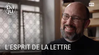 Moine et calligraphe, il partage son savoir dans une abbaye millénaire