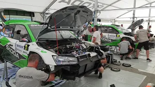 Jak probíhá servisní zastávka ve ŠKODA MOTORSPORT