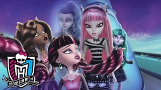 Crossing With River Styxx | Haunted Sneak Peak! | Monster High