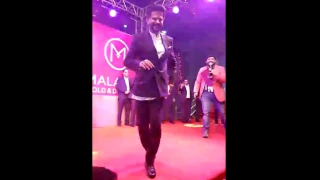 Anil Kapoor dancing for his fans