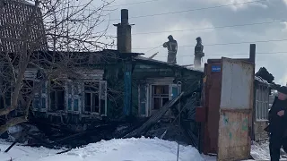 Горит дом. Приехали в помощь, угрозы распространения нет, хорошо что обошлось без жертв