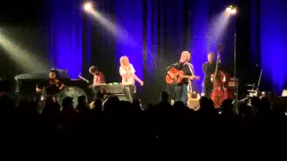 Glen Hansard and Aoife O'Donovan "Falling Slowly / Parting Glass"