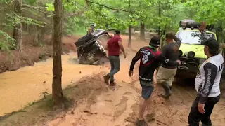 4Runner sticking in mud pit. Toyota stuck in mud. Full send