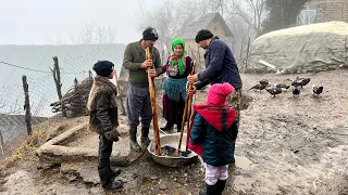 Nomads on a Rainy Day, Repairing the Wooden Bridge of the Cattle Fodder Warehouse.