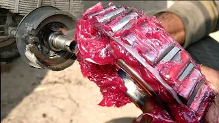 Truck hub greasing| Rear wheel hub greasing skills | смазка ступицы грузовика | Indian truck