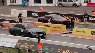 Dodge Challenger SRT Hellcat Redeye Widebody vs Mercedes E63S AMG