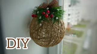 Новогодний шар из джутового шпагата. Christmas ball made of jute twine.