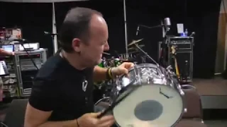 Lars Ulrich fails at hitting a snare drum