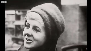 Smokers receive the news connecting smoking to cancer in 1962