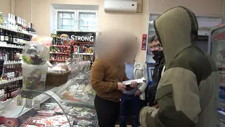 В Новгородской области полицейские задержали подозреваемых в разбойном нападении на магазин