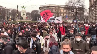 Scuola, centinaia di studenti in piazza a Milano: "La vogliamo diversa"