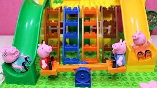 Peppa Pig en Español - Peppa Pig una casa con dos toboganes - Pepa la cerdita