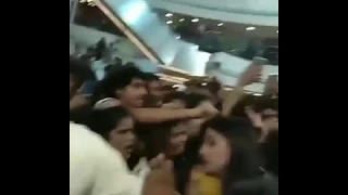 Hina Khan Hairs Pulled by Shilpa Shinde Fan in a Mall