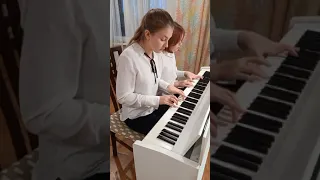 Падалка Поліна, Падалка Аріна. "Танець мишок на роялі" Олена Соловйова.