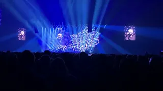 Genesis à Paris (17 Mars 2022) - Domino (Medley)