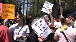 Université Columbia : étudiants et professeurs dénoncent l'intervention de la police | AFP