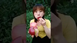 chinese girl eat apple /subscribe