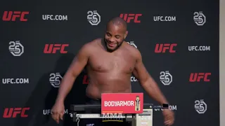 UFC 226 Weigh-Ins: Daniel Cormier Makes Weight - MMA Fighting