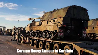 Die Sächsische Brigade der Bundeswehr kommt mit schwerer Panzerung im Hafen von Sardinien an
