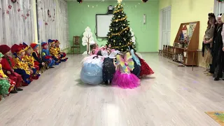 Танец фей на Новый год в детском саду. Старшая группа