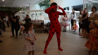 Personagem vivo ladybug (Magia das festas)