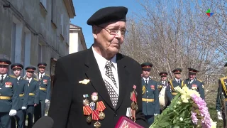 Военный оркестр и волонтёры Победы поздравляют ветеранов Великой Отечественной войны