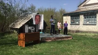 Журавли исполняет гармонист Владимир Белоглазов