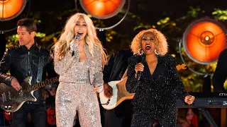 Cher & Darlene Love - Christmas (Baby Please Come Home) | Christmas in Rockefeller Center