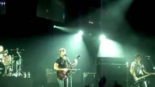 Kings of Leon - Use Somebody ( Live Nassau Coliseum 9/14/09 )