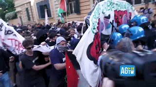 Incidenti al corteo contro il Governo a Roma tra forze dell'ordine e studenti: lancio di lacrimogeni