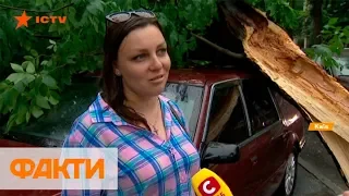 Ураган в Киеве срывал крыши и валил деревья - улицы затопило