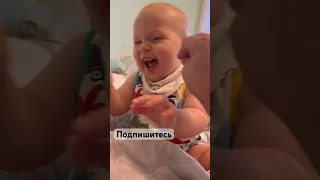 Муха не даст грустить! Ребенка рассмешила муха. Карапузик и мушка