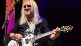 Ep 176 Mick Box of URIAH HEEP talks new album for 2022 and touring!