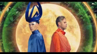 Copia di Empire Of The Sun -  High And Low (Lyrics)