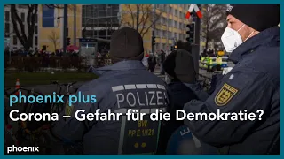 phoenix plus: Corona – Gefahr für die Demokratie?