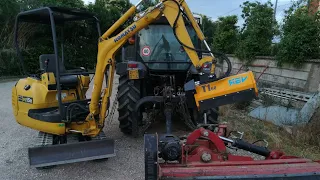 Trinciatura erba e rovi con escavatore e trattore