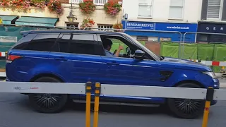 ARAB gives THUMBS-UP & Accelerates his RANGE ROVER SVR - BRUTAL Acceleration & LOUD Exhaust Sound!