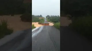 ESTÁ INTRAFEGAVÉL A ROD.BR489 LIGA ITAMARAJU A CIDADE DE PRADO-BA COSTA LITORANEA 53KM:HENOS SANTOS