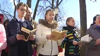 2019-04-02 г. Брест. Возложение у памятника Н.Гоголю. Новости на Буг-ТВ. #бугтв