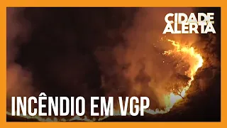 Incêndio em Vargem Grande Paulista (SP) começa a tomar grandes proporções