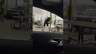 SONIC EMPLOYEE DOESN’T KNOW HOW TO SKATE AND SPILLS FOOD EVERYWHERE